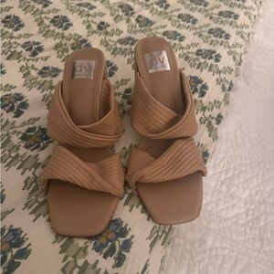 Dolce Vita NWT Women's Tan Sandals